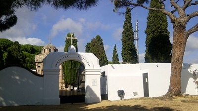 Entrada al cementiri municipal